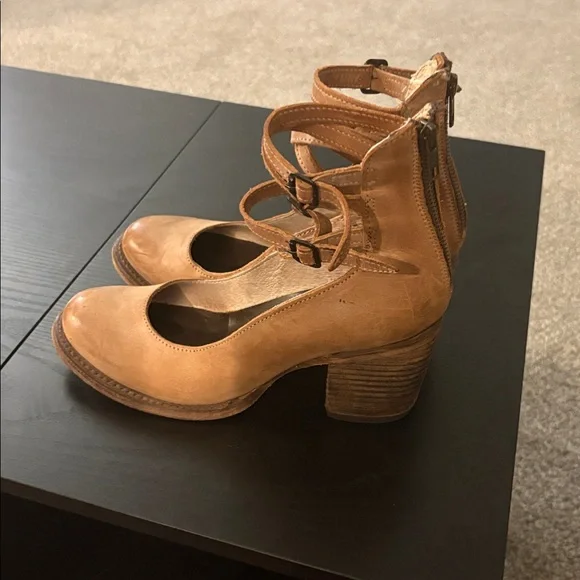 Freebird by Steven Randi size 8 tan - Picture 4 of 7